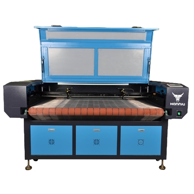 acheter Machine automatique de découpe au laser à fibres 150W pour vêtements de sport online manufacture